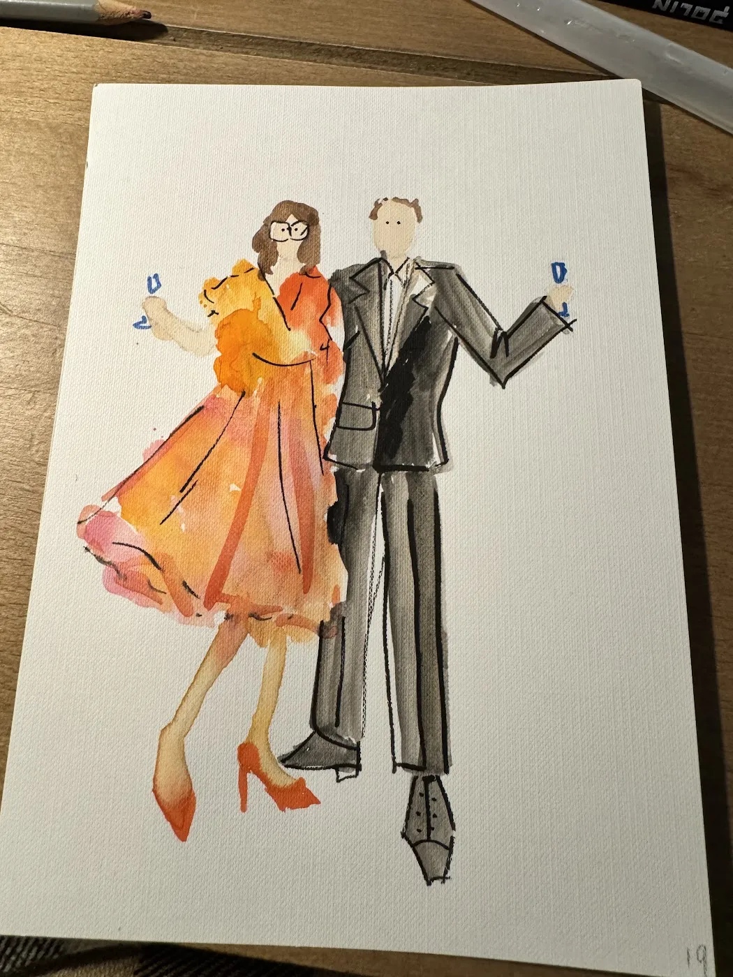 Akwarelowa ilustracja pary, kobieta w pomarańczowej sukience i mężczyzna w garniturze